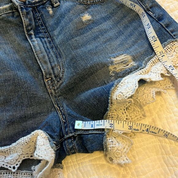 Free People Crochet Lace Hem Cut Off Denim Shorts Distressed Cotton Bohemian 26 - Picture 10 of 10